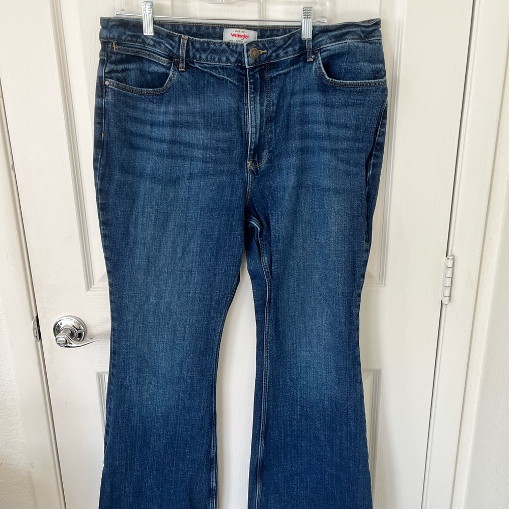 Wrangler Women's Flare Jeans - Dark Blue
